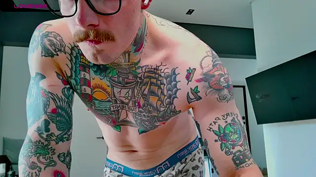 Snapshot of white_King9999 chatting on September 23, 12:23 pm white King9999 online show from September 23, 12:23 pm