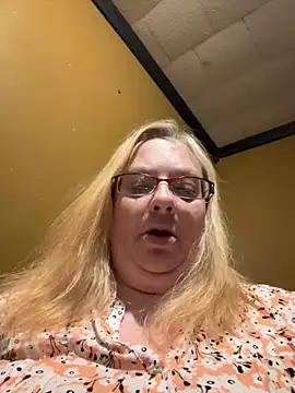 Snapshot of CherishWilliams chatting on May 3, 1:11 am CherishWilliams online show from May 3, 1:11 am