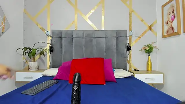 Caroliine Torres online show from February 24, 11:44 am