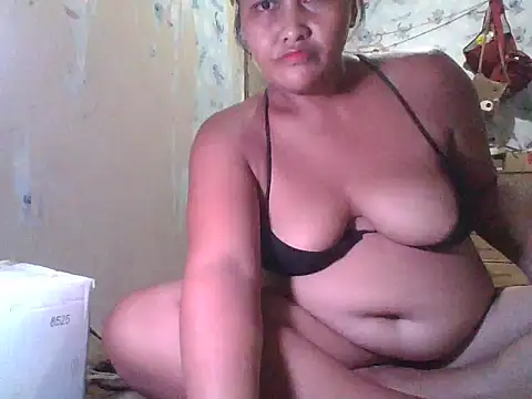 Snapshot of Sweetchuby1995 chatting on May 31, 1:39 pm Sweetchuby1995 online show from May 31, 1:39 pm