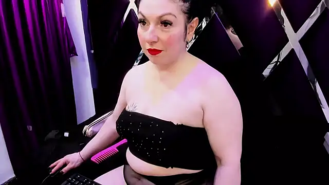 Snapshot of Luciana_Ass chatting on July 18, 9:45 pm Luciana Ass online show from July 18, 9:45 pm