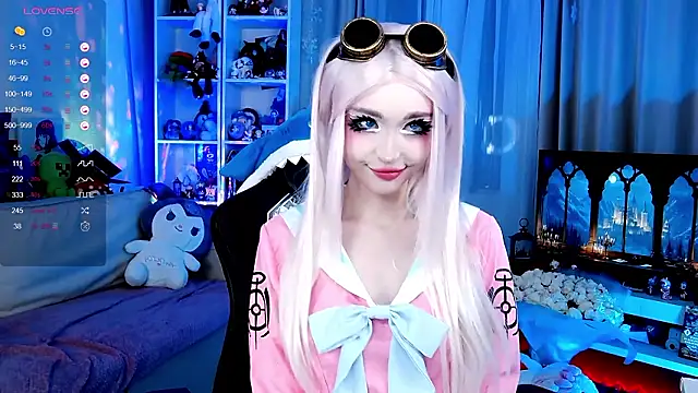 Snapshot of _Sparkland_ chatting on February 19, 9:34 pm Sparkland online show from February 19, 9:34 pm