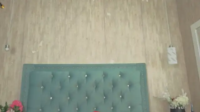 Alexa roussee online show from October 4, 12:39 pm