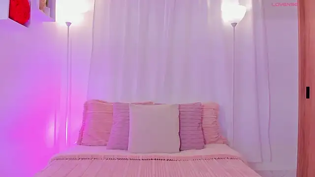 AishaPeyton online show from July 18, 6:33 am