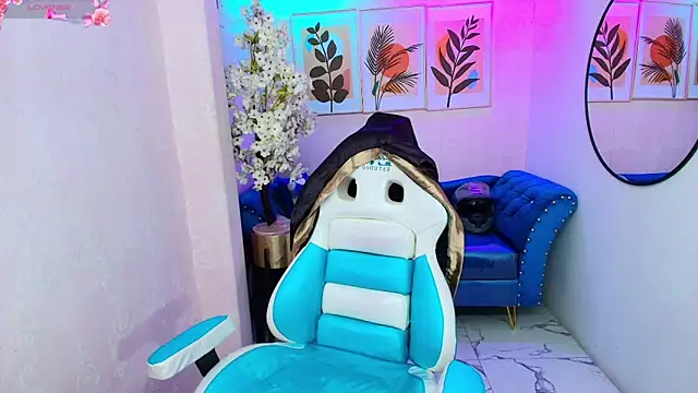 Dafne huges online show from November 28, 7:25 pm