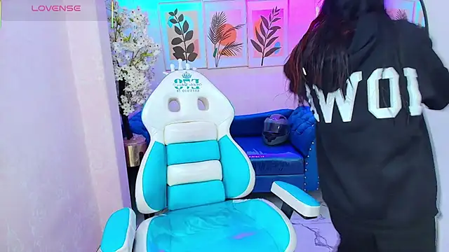 Dafne huges online show from November 14, 7:06 pm