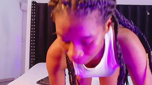 petitelittleebony online show from November 30, 11:55 am