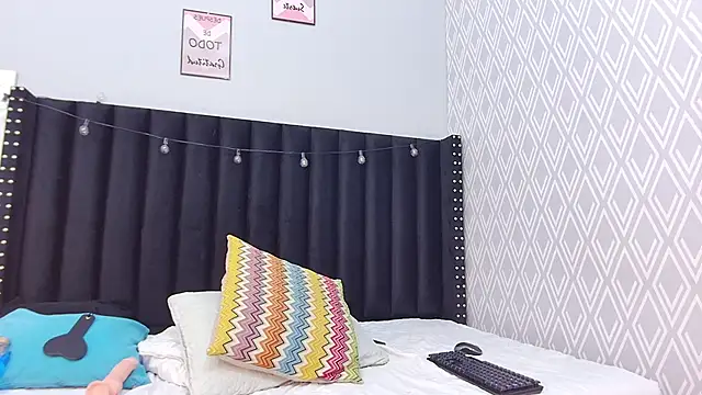 Snapshot of petitelittleebony chatting on February 12, 10:37 pm petitelittleebony online show from February 12, 10:37 pm