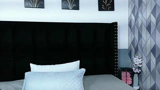 petitelittleebony online show from April 14, 2:49 am