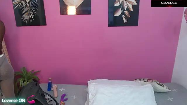 Snapshot of petitelittleebony chatting on March 9, 1:04 pm petitelittleebony online show from March 9, 1:04 pm