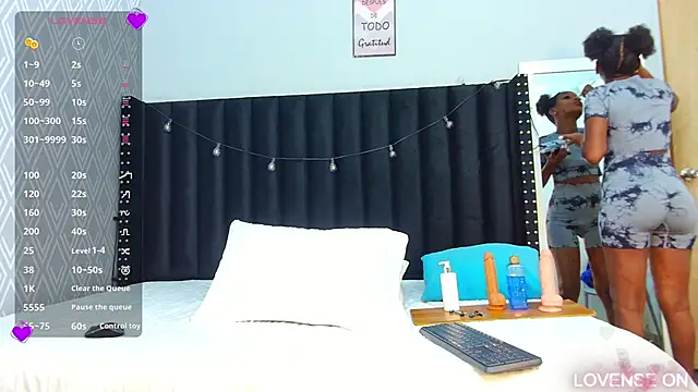 Snapshot of petitelittleebony chatting on March 13, 7:28 pm petitelittleebony online show from March 13, 7:28 pm