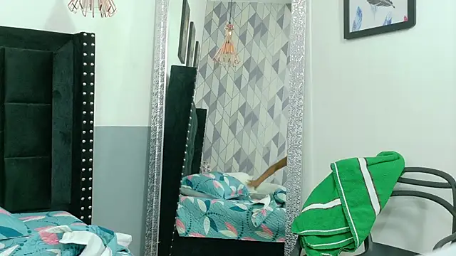 petitelittleebony online show from March 28, 2:34 am