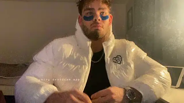 JuNIs  online show from December 9, 9:58 pm