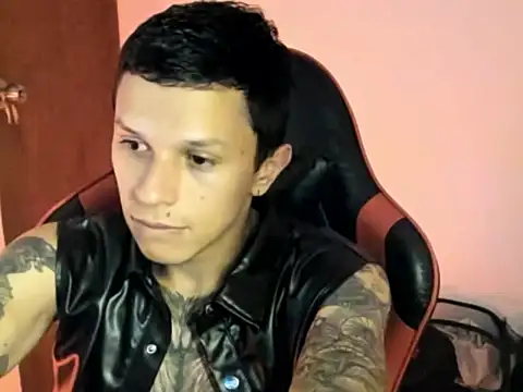 Snapshot of goodboy69l chatting on March 3, 11:23 pm goodboy69l online show from March 3, 11:23 pm