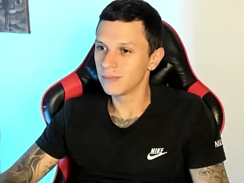 Snapshot of goodboy69l chatting on February 20, 12:07 am goodboy69l online show from February 20, 12:07 am