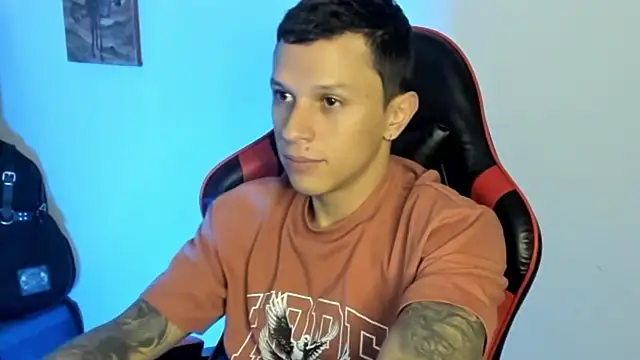 Snapshot of goodboy69l chatting on February 8, 12:25 pm goodboy69l online show from February 8, 12:25 pm