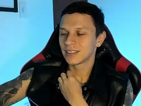Snapshot of goodboy69l chatting on July 1, 12:00 am goodboy69l online show from July 1, 12:00 am