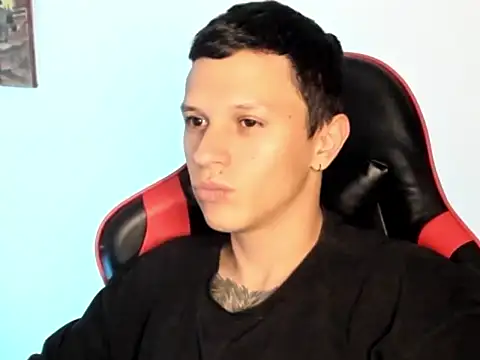 Snapshot of goodboy69l chatting on February 26, 12:21 am goodboy69l online show from February 26, 12:21 am