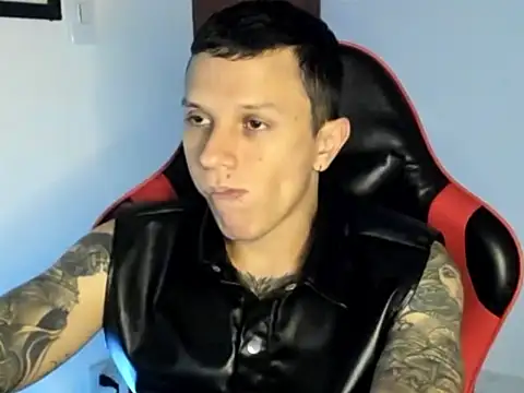 Snapshot of goodboy69l chatting on June 15, 1:17 am goodboy69l online show from June 15, 1:17 am