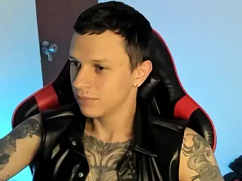 Snapshot of goodboy69l chatting on June 23, 12:41 am goodboy69l online show from June 23, 12:41 am