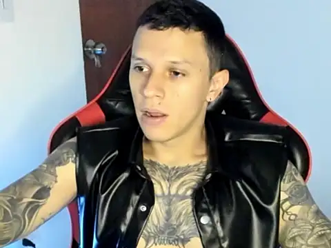 Snapshot of goodboy69l chatting on June 7, 3:28 pm goodboy69l online show from June 7, 3:28 pm