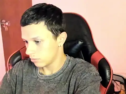 Snapshot of goodboy69l chatting on February 28, 3:33 pm goodboy69l online show from February 28, 3:33 pm