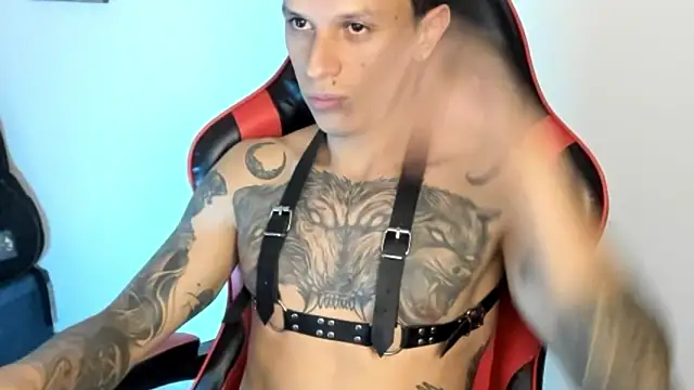 Snapshot of goodboy69l chatting on February 10, 3:49 am goodboy69l online show from February 10, 3:49 am