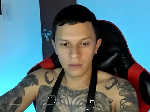 Snapshot of goodboy69l chatting on June 20, 11:21 pm goodboy69l online show from June 20, 11:21 pm