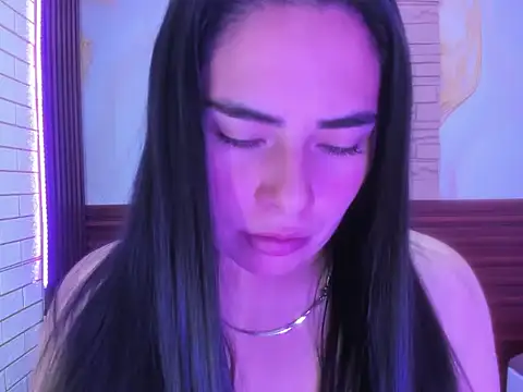 Snapshot of missexy303av chatting on December 16, 6:01 pm missexy303av online show from December 16, 6:01 pm