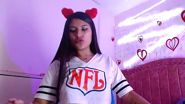 SarahStones online show from March 11, 9:02 am