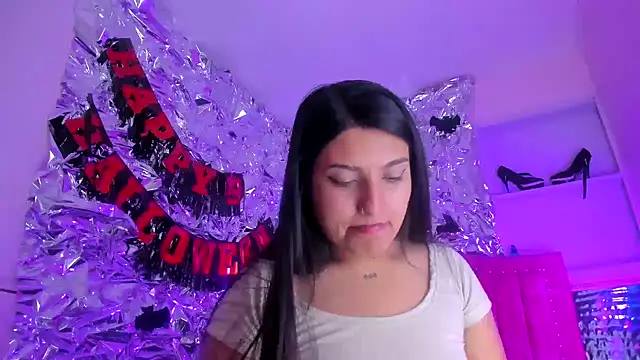 SarahStones online show from November 15, 6:06 am