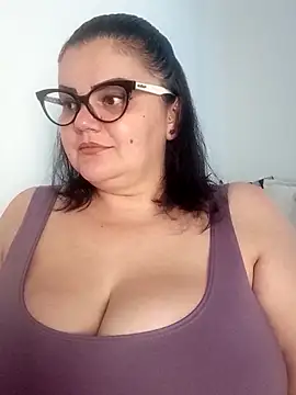 Snapshot of Madisonpalacio chatting on October 3, 5:03 pm Madisonpalacio online show from October 3, 5:03 pm