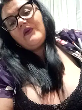 Snapshot of Madisonpalacio chatting on February 24, 1:24 am Madisonpalacio online show from February 24, 1:24 am