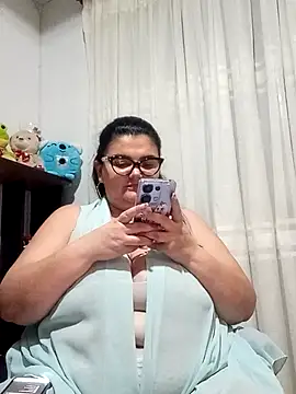 Snapshot of Madisonpalacio chatting on February 25, 2:03 am Madisonpalacio online show from February 25, 2:03 am