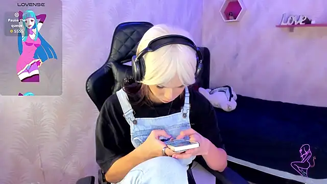 Snapshot of andy_bell_x chatting on November 20, 2:23 am andy bell x online show from November 20, 2:23 am