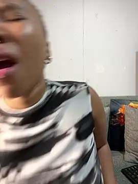 DrippinCaramelCutie online show from April 7, 10:22 pm