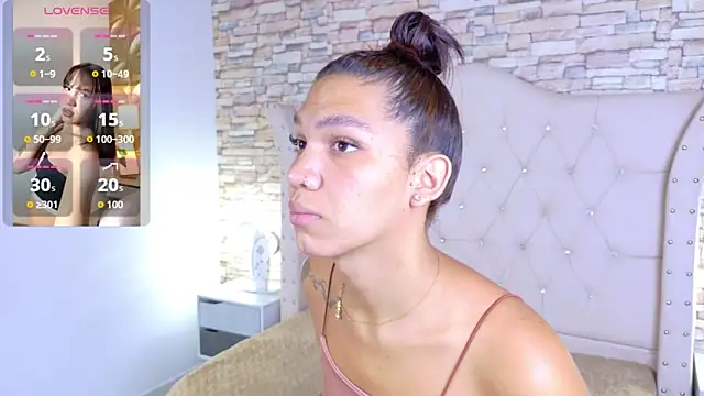 Sara-Smith- online show from April 18, 12:29 pm