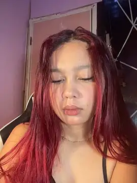 Snapshot of ursweet_babygirl chatting on June 12, 5:10 pm ursweet babygirl online show from June 12, 5:10 pm