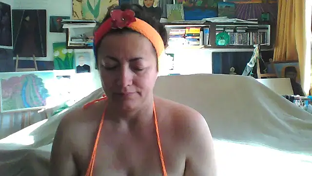 Snapshot of MariaAnaSunshine chatting on October 19, 7:44 am MariaAnaSunshine online show from October 19, 7:44 am