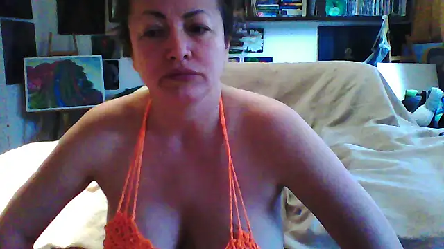 Snapshot of MariaAnaSunshine chatting on October 27, 8:15 am MariaAnaSunshine online show from October 27, 8:15 am