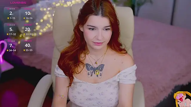 Snapshot of RedShinee chatting on November 4, 7:56 am RedShinee online show from November 4, 7:56 am