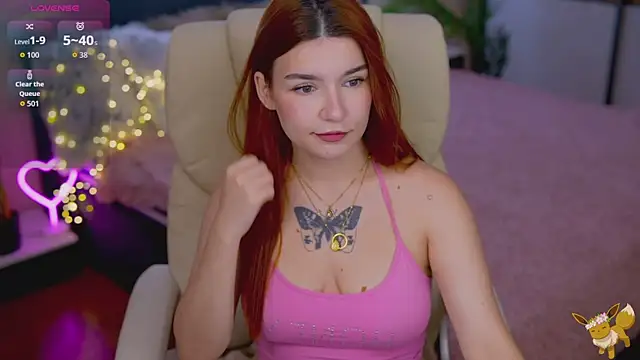 Snapshot of RedShinee chatting on November 18, 6:17 am RedShinee online show from November 18, 6:17 am