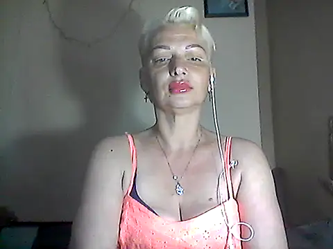 Snapshot of MaryJane441 chatting on June 11, 8:39 pm MaryJane441 online show from June 11, 8:39 pm