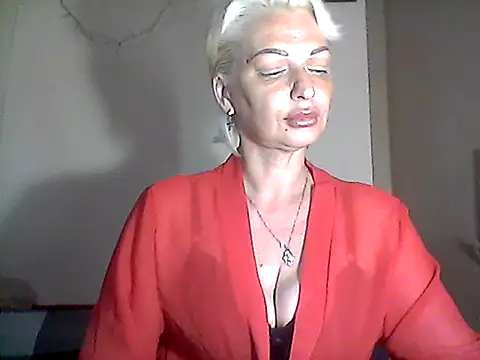 Snapshot of MaryJane441 chatting on June 10, 10:55 pm MaryJane441 online show from June 10, 10:55 pm