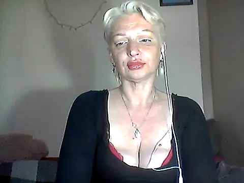 Snapshot of MaryJane441 chatting on June 3, 8:24 pm MaryJane441 online show from June 3, 8:24 pm