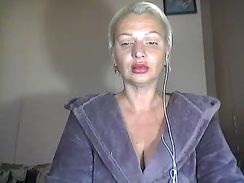 Snapshot of MaryJane441 chatting on October 6, 7:14 pm MaryJane441 online show from October 6, 7:14 pm