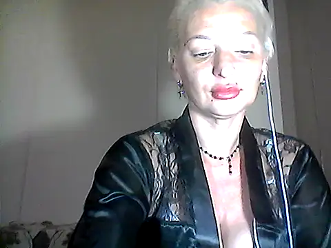 Snapshot of MaryJane441 chatting on October 11, 7:15 pm MaryJane441 online show from October 11, 7:15 pm