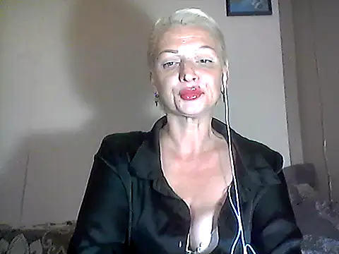 Snapshot of MaryJane441 chatting on September 11, 5:57 pm MaryJane441 online show from September 11, 5:57 pm