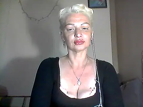 Snapshot of MaryJane441 chatting on June 12, 8:17 pm MaryJane441 online show from June 12, 8:17 pm