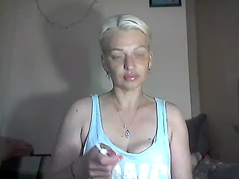 Snapshot of MaryJane441 chatting on June 15, 9:31 am MaryJane441 online show from June 15, 9:31 am